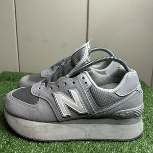 Size 8W- New Balance 574 Plus
Reflection (Women's) platform Grey / Grey